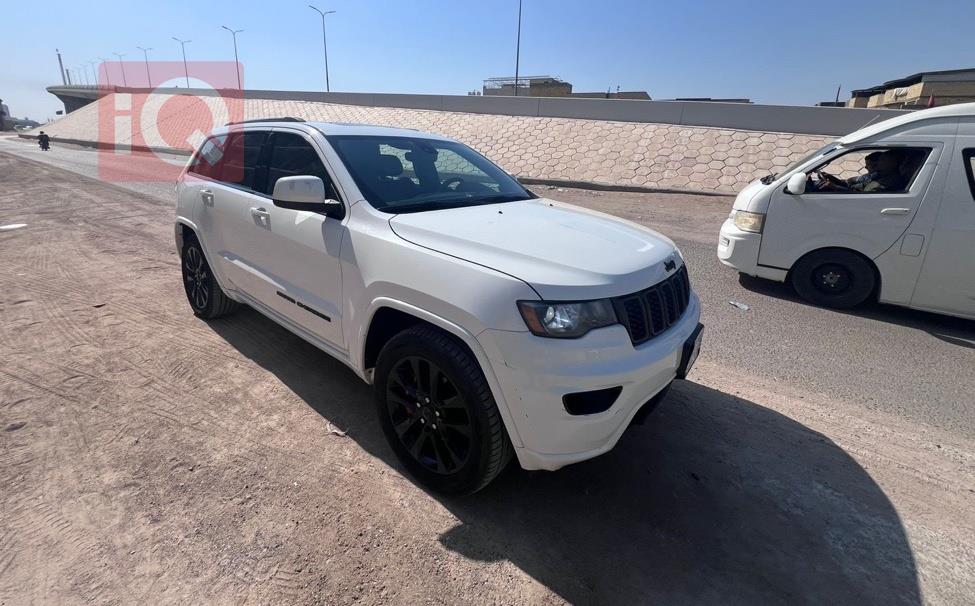 جیپ گراند شیرۆکی